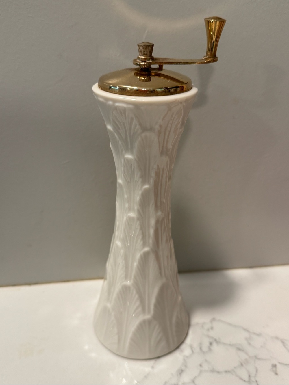 Lenox Glenwood 7” Cream and Gold Pepper Mill